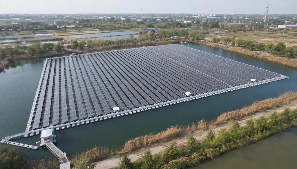 Floating solar mounting solutions manufactured by SR Solar installed on a water reservoir project.