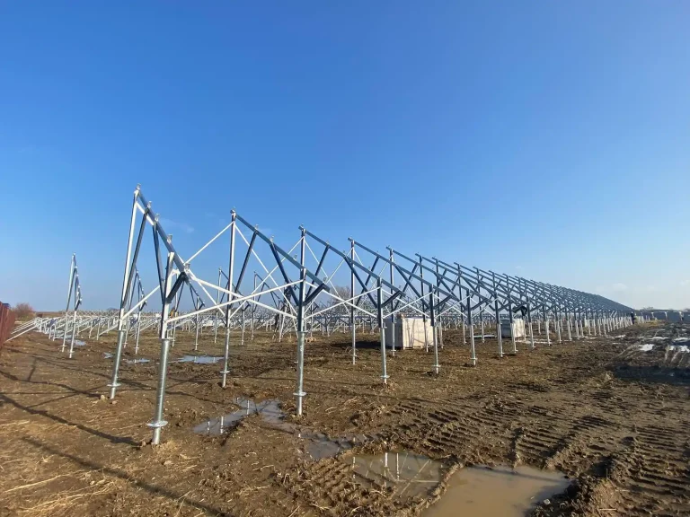 SR Solar heavy-duty steel ground mounting system with high clearance for snow resistance at a 6MW solar plant in Hokkaido.