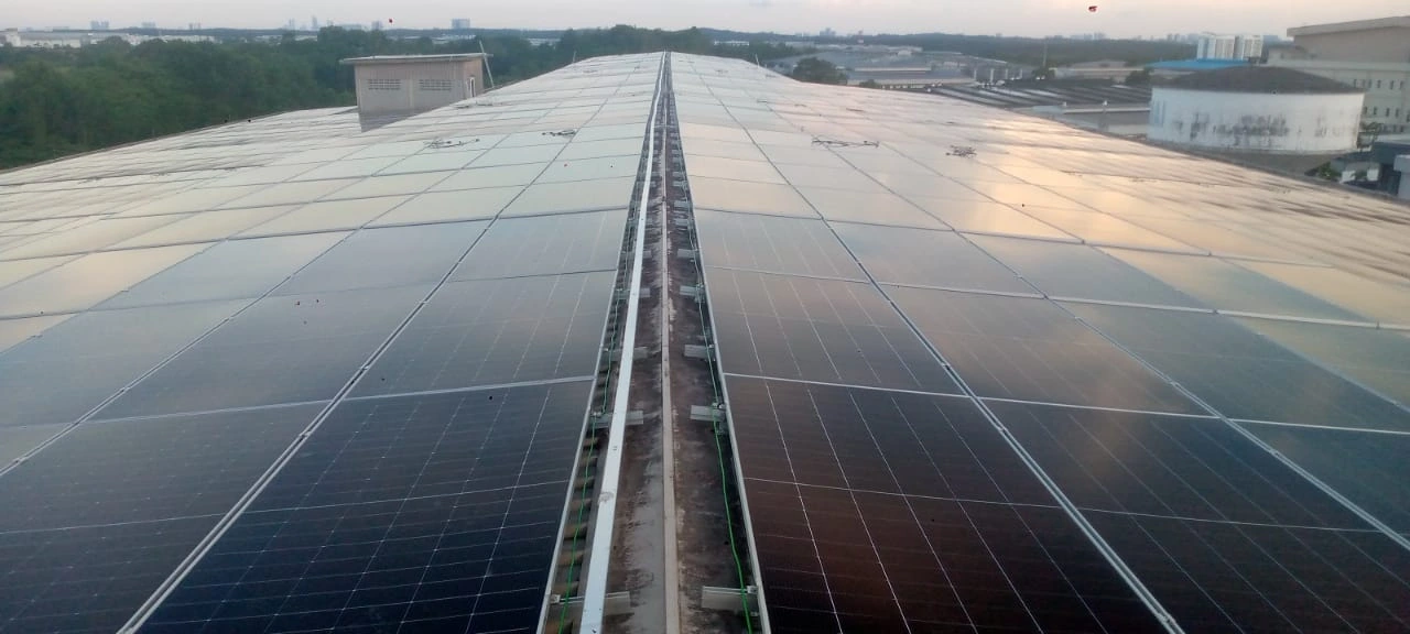 Large-scale industrial metal roof solar mounting system by manufacturer SR Solar in Malaysia.