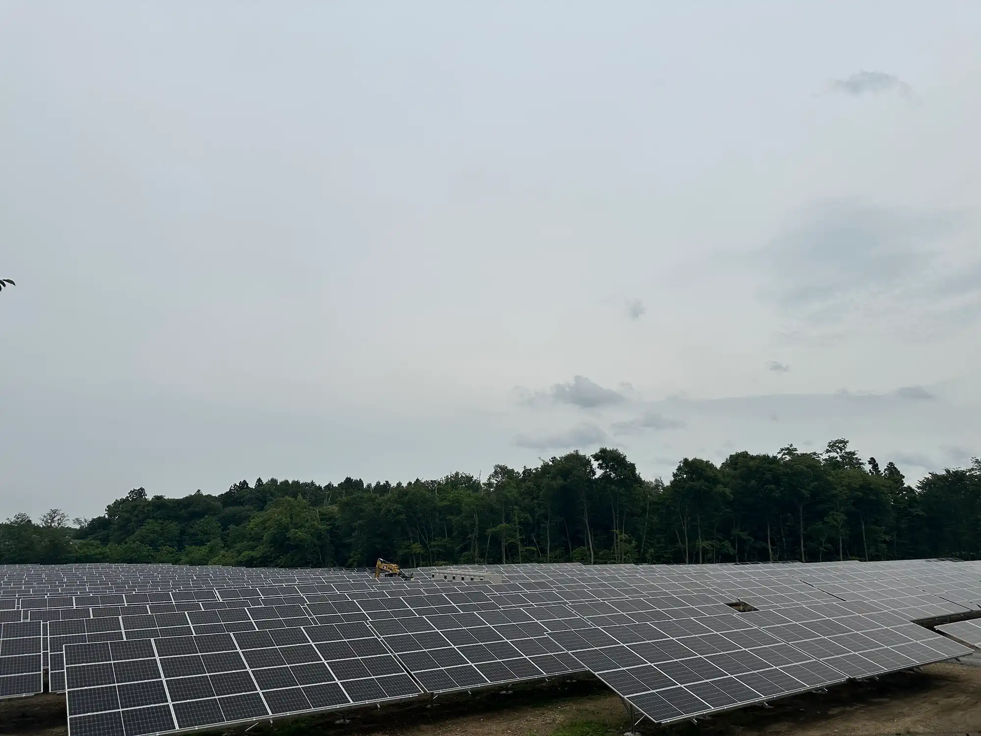Wide left-angle view of the solar field matrix mounted securely on SR Solar engineered ground frames.