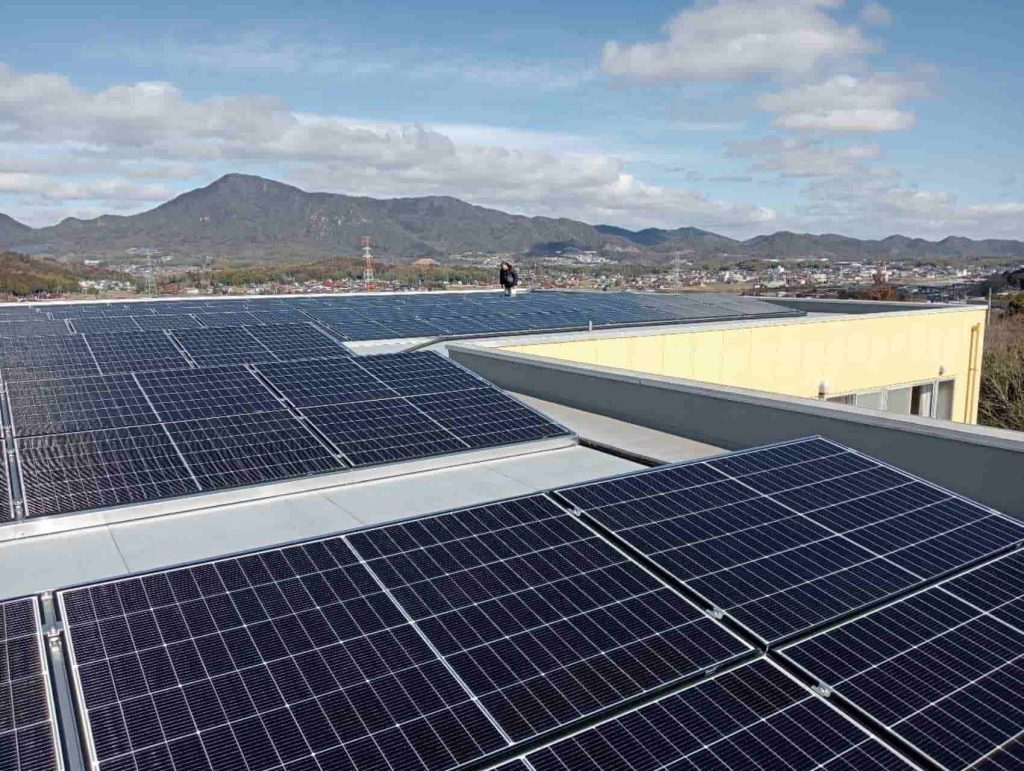 A large commercial flat concrete roof solar array featuring SR Solar tripod mounting solutions implemented for a major project in Japan.