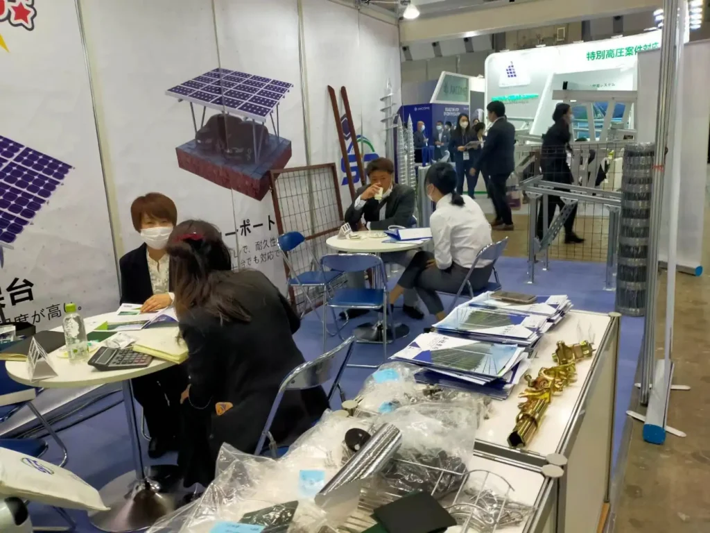 SR Solar specialists conducting B2B sales meetings with clients at PV EXPO Tokyo 2023.