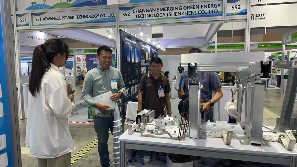SR Solar team holding B2B consultation in booth featuring 80000m² factory background wall at Thailand PV expo.