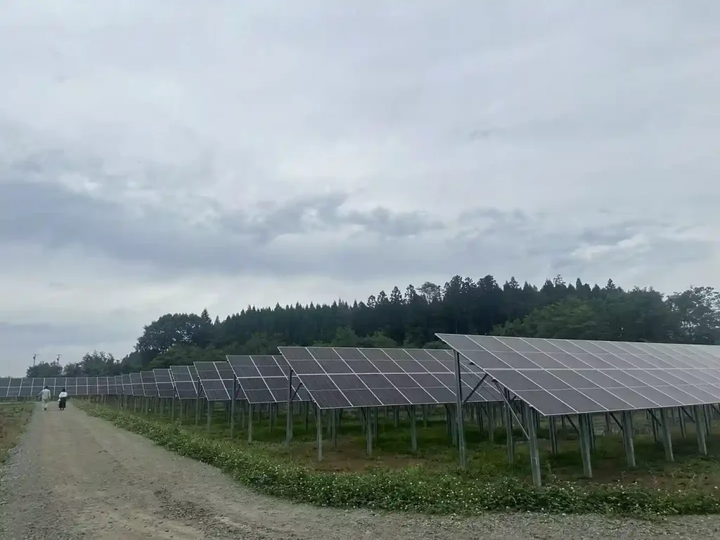 SR Solar large-scale ground mounting system array engineered by lead manufacturer for commercial power plants.