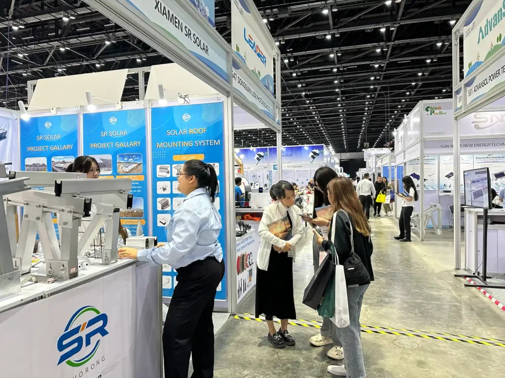 B2B buyers and EPC contractors visiting SR Solar booth 2601 at IGEM 2024 Malaysia.